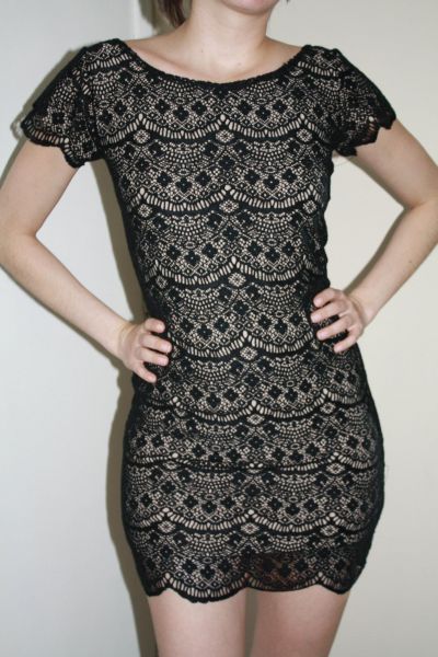 VESTIDO PRETO DE RENDA